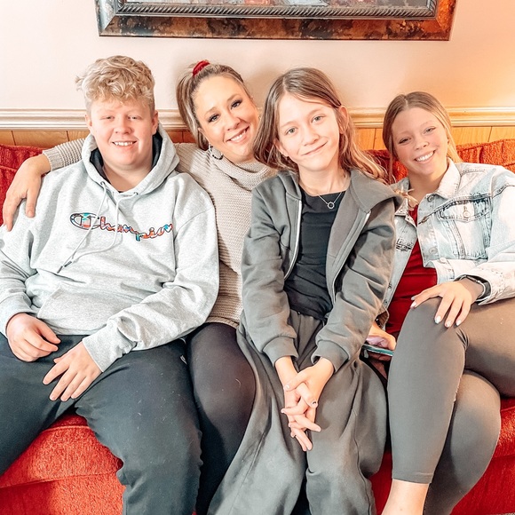 Meet your Posher, Erin - Picture 4 of 9